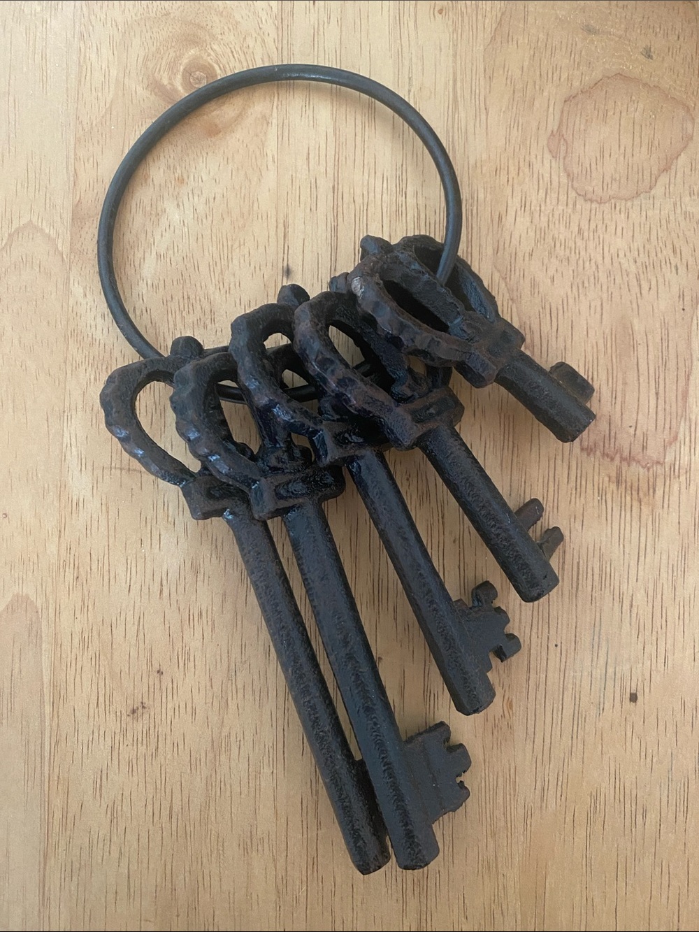 Rustic Bronze Cast Iron Key Wall Decor - Decorative Vintage-Style Skeleton Keys